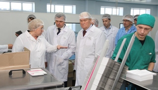 Заместитель Министра промышленности и торговли Российской Федерации и Губернатор Пензенской области ознакомились с новым производством на ОАО «Биосинтез»